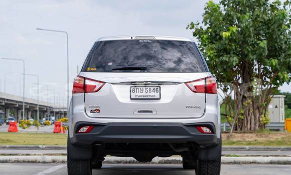 Buy Used Isuzu MU-X Silver Car in Bangkok in Bangkok Buy Used Isuzu MU-X Silver Car in Bangkok in Bangkok