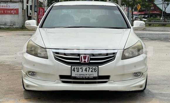 ซื้อ รถมือสอง Honda Accord ขาว รถยนต์ ใน %{เมือง} ใน กรุงเทพมหานคร