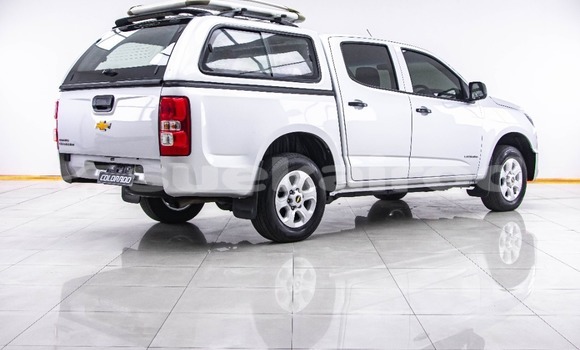 Buy Used Chevrolet Colorado White Car in Bangkok in Bangkok Buy Used Chevrolet Colorado White Car in Bangkok in Bangkok