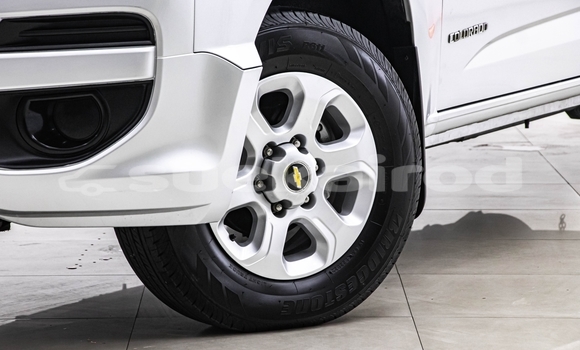 Buy Used Chevrolet Colorado White Car in Bangkok in Bangkok Buy Used Chevrolet Colorado White Car in Bangkok in Bangkok