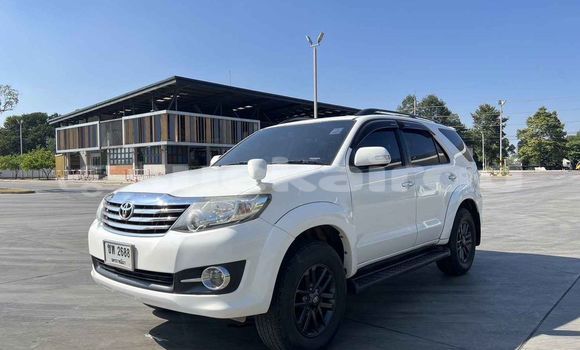 ซื้อ รถมือสอง Toyota Fortuner ขาว รถยนต์ ใน %{เมือง} ใน กรุงเทพมหานคร