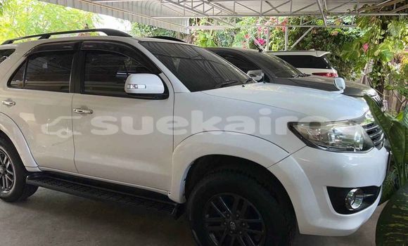 ซื้อ รถมือสอง Toyota Fortuner ขาว รถยนต์ ใน %{เมือง} ใน กรุงเทพมหานคร