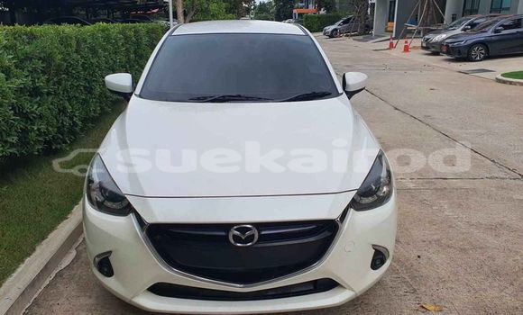 ซื้อ รถมือสอง Mazda 2 ขาว รถยนต์ ใน %{เมือง} ใน กรุงเทพมหานคร