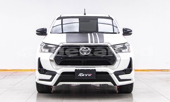 ซื้อ รถมือสอง Toyota Hiluxe Revo ขาว รถยนต์ ใน %{เมือง} ใน กรุงเทพมหานคร