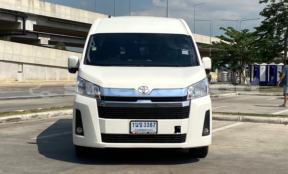 Buy Used Toyota Commuter White Car in Bangkok in Bangkok