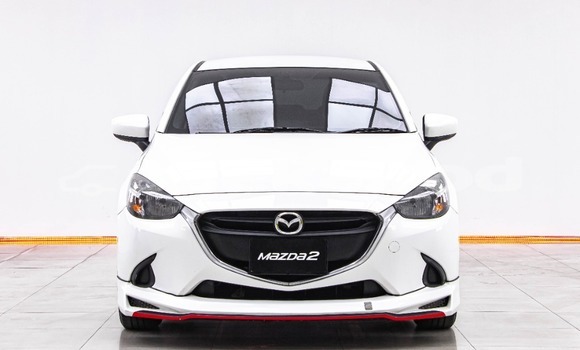 ซื้อ รถมือสอง Mazda 2 ขาว รถยนต์ ใน %{เมือง} ใน กรุงเทพมหานคร