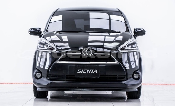 ซื้อ รถมือสอง Toyota Sienta สีดำ รถยนต์ ใน %{เมือง} ใน กรุงเทพมหานคร