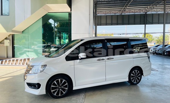 Buy Used Honda Stepwgn White Car in Bangkok in Bangkok Buy Used Honda Stepwgn White Car in Bangkok in Bangkok