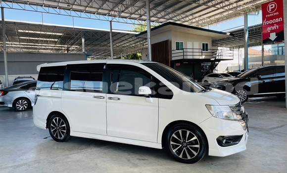 Buy Used Honda Stepwgn White Car in Bangkok in Bangkok Buy Used Honda Stepwgn White Car in Bangkok in Bangkok