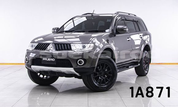 Buy Used Mitsubishi Pajero Brown Car in Bangkok in Bangkok Buy Used Mitsubishi Pajero Brown Car in Bangkok in Bangkok