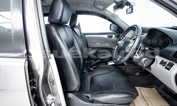 Buy Used Mitsubishi Pajero Brown Car in Bangkok in Bangkok Buy Used Mitsubishi Pajero Brown Car in Bangkok in Bangkok