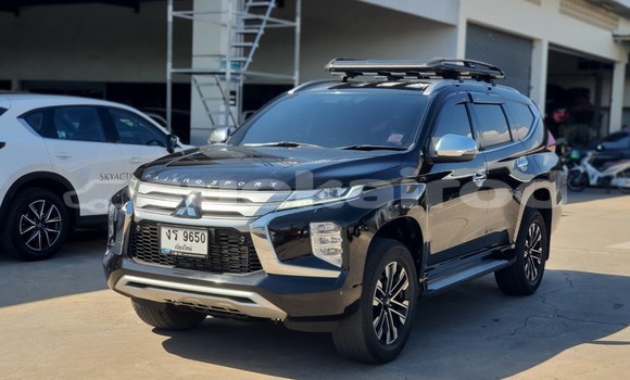 Buy Used Mitsubishi Pajero Black Car in Phitsanulok in Phitsanulok Buy Used Mitsubishi Pajero Black Car in Phitsanulok in Phitsanulok