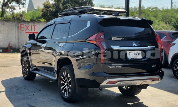 Buy Used Mitsubishi Pajero Black Car in Phitsanulok in Phitsanulok Buy Used Mitsubishi Pajero Black Car in Phitsanulok in Phitsanulok