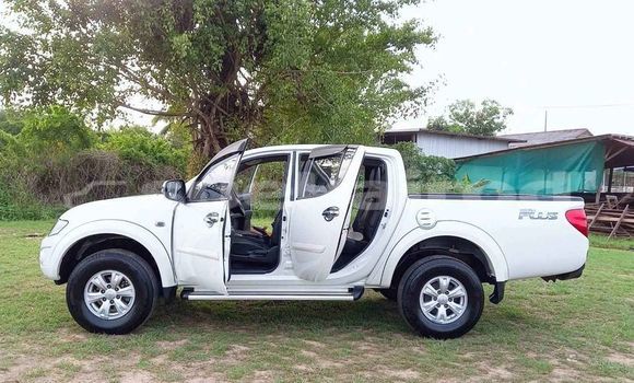 Buy Used Mitsubishi Triton White Car in Buri Ram in Buri Ram Buy Used Mitsubishi Triton White Car in Buri Ram in Buri Ram