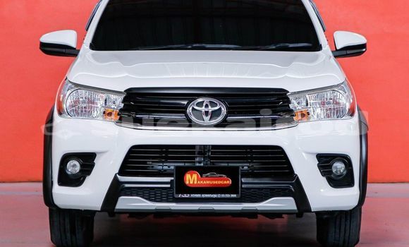 ซื้อ รถมือสอง Toyota Hilux ขาว รถยนต์ ใน %{เมือง} ใน กรุงเทพมหานคร