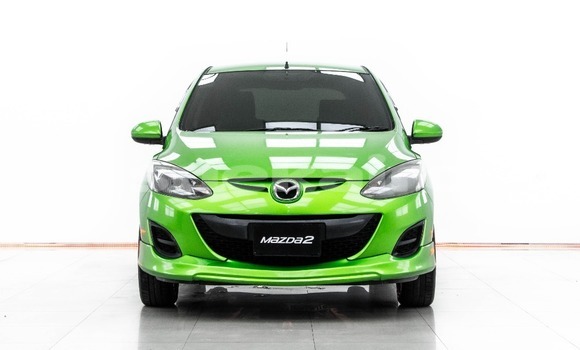 ซื้อ รถมือสอง Mazda 2 เขียว รถยนต์ ใน %{เมือง} ใน กรุงเทพมหานคร