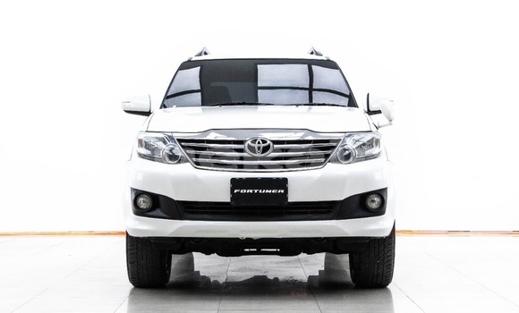 Buy Used Toyota Fortuner White Car in Bangkok in Bangkok