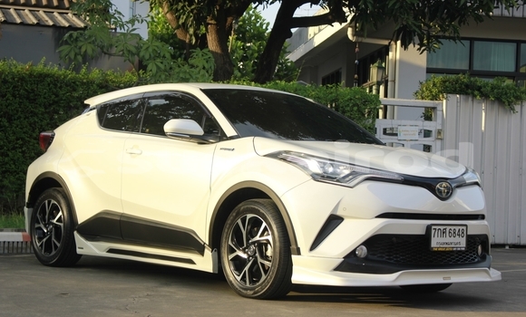 Buy Used Toyota C-HR White Car in Bangkok in Bangkok Buy Used Toyota C-HR White Car in Bangkok in Bangkok