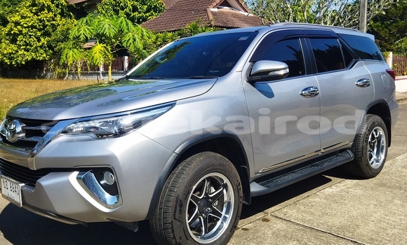 Buy Used Toyota Fortuner Silver Car in Chiang Mai in Chiang Mai
