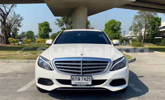 ซื้อ รถมือสอง Mercedes-Benz C-klasse ขาว รถยนต์ ใน %{เมือง} ใน กรุงเทพมหานคร