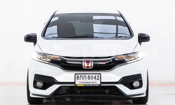ซื้อ รถมือสอง Honda Jazz ขาว รถยนต์ ใน %{เมือง} ใน กรุงเทพมหานคร