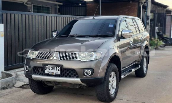 Buy Used Mitsubishi Pajero Sport Brown Car in Phitsanulok in Phitsanulok Buy Used Mitsubishi Pajero Sport Brown Car in Phitsanulok in Phitsanulok