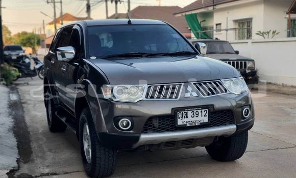 Buy Used Mitsubishi Pajero Sport Brown Car in Phitsanulok in Phitsanulok Buy Used Mitsubishi Pajero Sport Brown Car in Phitsanulok in Phitsanulok