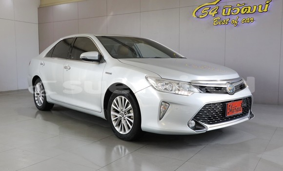 ซื้อ รถมือสอง Toyota Camry เงิน รถยนต์ ใน %{เมือง} ใน กรุงเทพมหานคร