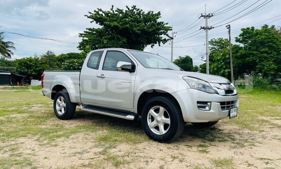 Buy Used Isuzu D-Max Silver Car in Chiang Mai in Chiang Mai Buy Used Isuzu D-Max Silver Car in Chiang Mai in Chiang Mai