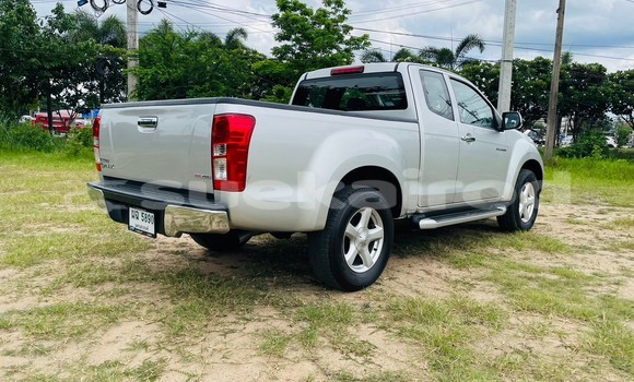 Buy Used Isuzu D-Max Silver Car in Chiang Mai in Chiang Mai Buy Used Isuzu D-Max Silver Car in Chiang Mai in Chiang Mai