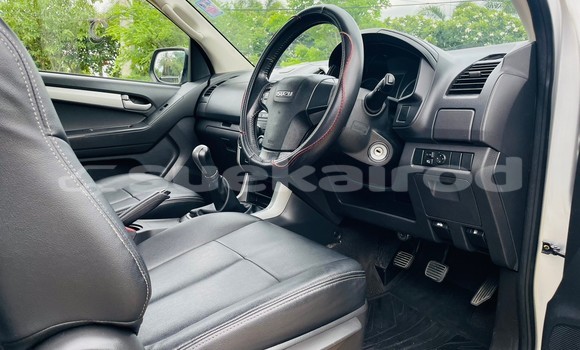 Buy Used Isuzu D-Max Silver Car in Chiang Mai in Chiang Mai Buy Used Isuzu D-Max Silver Car in Chiang Mai in Chiang Mai