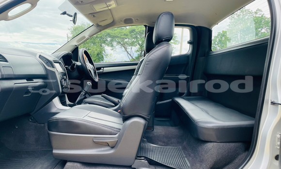 Buy Used Isuzu D-Max Silver Car in Chiang Mai in Chiang Mai Buy Used Isuzu D-Max Silver Car in Chiang Mai in Chiang Mai