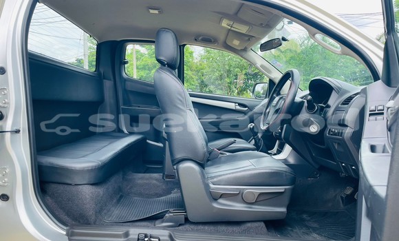 Buy Used Isuzu D-Max Silver Car in Chiang Mai in Chiang Mai Buy Used Isuzu D-Max Silver Car in Chiang Mai in Chiang Mai