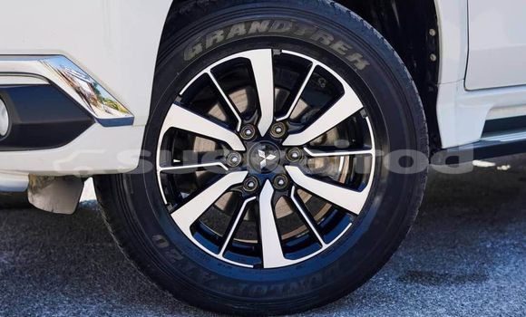 Buy Used Mitsubishi Pajero White Car in Chachoengsao in Chachoengsao Buy Used Mitsubishi Pajero White Car in Chachoengsao in Chachoengsao