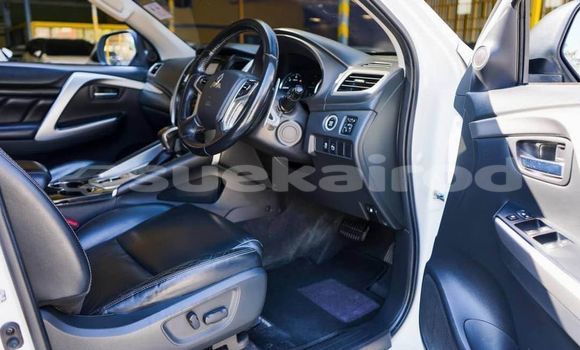 Buy Used Mitsubishi Pajero White Car in Chachoengsao in Chachoengsao Buy Used Mitsubishi Pajero White Car in Chachoengsao in Chachoengsao