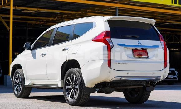 Buy Used Mitsubishi Pajero White Car in Chachoengsao in Chachoengsao Buy Used Mitsubishi Pajero White Car in Chachoengsao in Chachoengsao