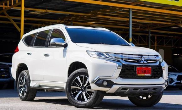 Buy Used Mitsubishi Pajero White Car in Chachoengsao in Chachoengsao Buy Used Mitsubishi Pajero White Car in Chachoengsao in Chachoengsao