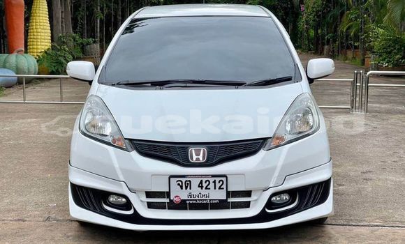 ซื้อ รถมือสอง Honda Jazz ขาว รถยนต์ ใน %{เมือง} ใน กรุงเทพมหานคร