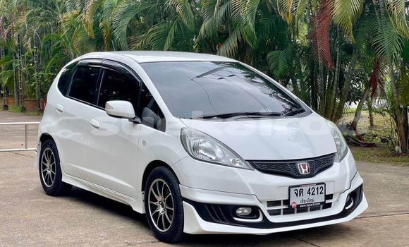 Buy Used Honda Jazz White Car in Bangkok in Bangkok Buy Used Honda Jazz White Car in Bangkok in Bangkok