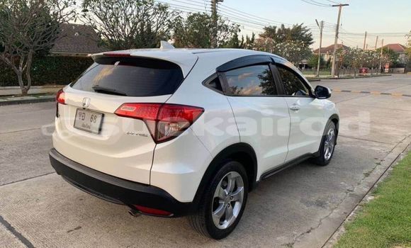 Buy Used Honda HR-V White Car in Bangkok in Bangkok Buy Used Honda HR-V White Car in Bangkok in Bangkok