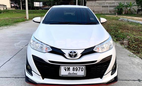 ซื้อ รถมือสอง Toyota Yaris ขาว รถยนต์ ใน %{เมือง} ใน กรุงเทพมหานคร