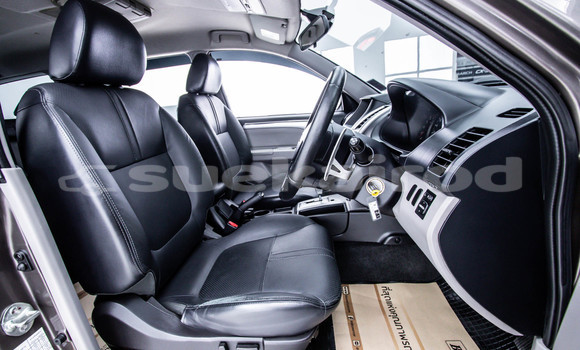 ซื้อ รถมือสอง Mitsubishi Pajero Sport สีน้ำตาล รถยนต์ ใน %{เมือง} ใน กรุงเทพมหานคร ซื้อ รถมือสอง Mitsubishi Pajero Sport สีน้ำตาล รถยนต์ ใน %{เมือง} ใน กรุงเทพมหานคร