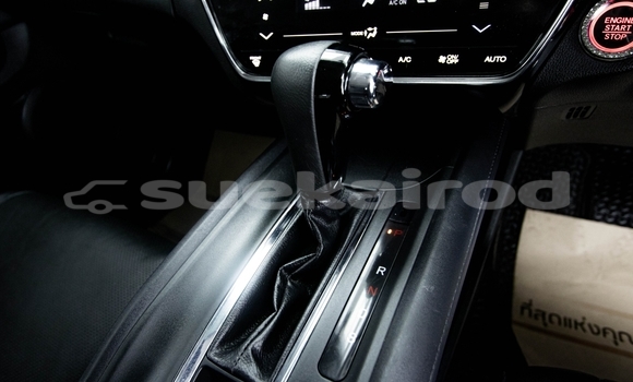 Buy Used Honda HR-V White Car in Bangkok in Bangkok Buy Used Honda HR-V White Car in Bangkok in Bangkok