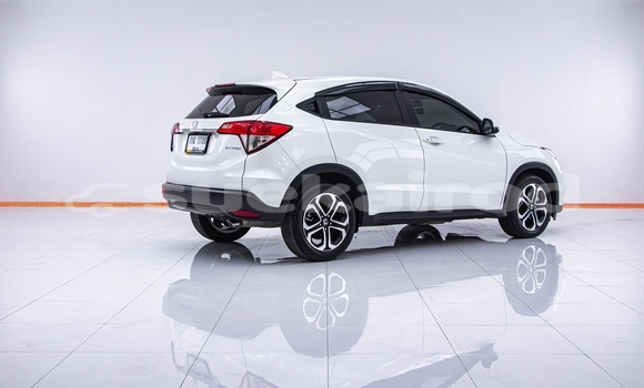 Buy Used Honda HR-V White Car in Bangkok in Bangkok Buy Used Honda HR-V White Car in Bangkok in Bangkok