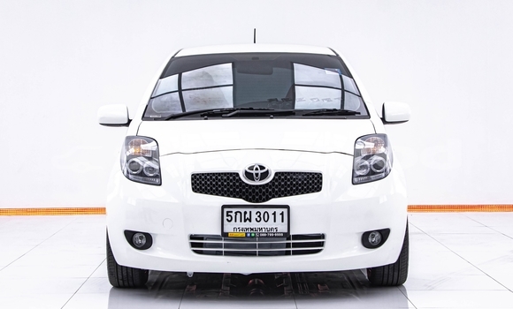 ซื้อ รถมือสอง Toyota Yaris ขาว รถยนต์ ใน %{เมือง} ใน กรุงเทพมหานคร