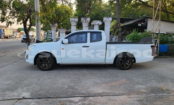 Buy Used Isuzu D-max Spacecab 2 dr White Car in Bangkok in Bangkok Buy Used Isuzu D-max Spacecab 2 dr White Car in Bangkok in Bangkok