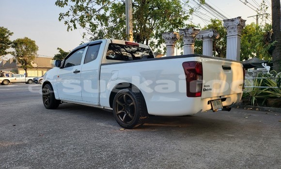 Buy Used Isuzu D-max Spacecab 2 dr White Car in Bangkok in Bangkok Buy Used Isuzu D-max Spacecab 2 dr White Car in Bangkok in Bangkok