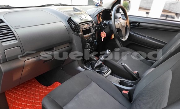 Buy Used Isuzu D-max Spacecab 2 dr White Car in Bangkok in Bangkok Buy Used Isuzu D-max Spacecab 2 dr White Car in Bangkok in Bangkok