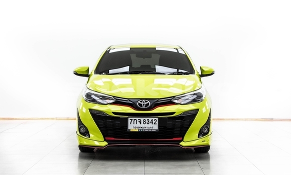 ซื้อ รถมือสอง Toyota Yaris เขียว รถยนต์ ใน %{เมือง} ใน กรุงเทพมหานคร