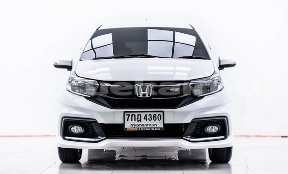 ซื้อ รถมือสอง Honda Mobilio ขาว รถยนต์ ใน %{เมือง} ใน กรุงเทพมหานคร